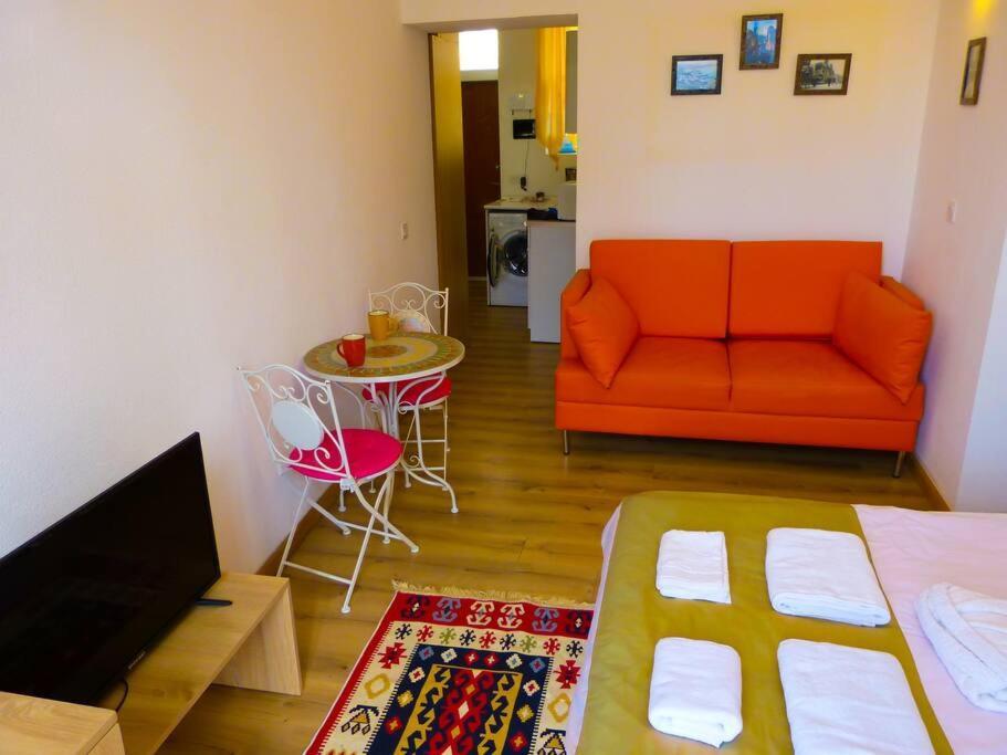 Live-Inn Stunning Apartment On Azneft Sq With President Palace & Old City Views Баку Экстерьер фото