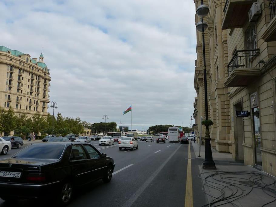 Live-Inn Stunning Apartment On Azneft Sq With President Palace & Old City Views Баку Экстерьер фото